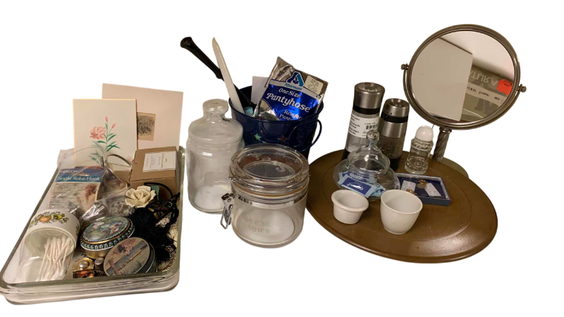 Photo 1 of HOUSEHOLD ITEMS