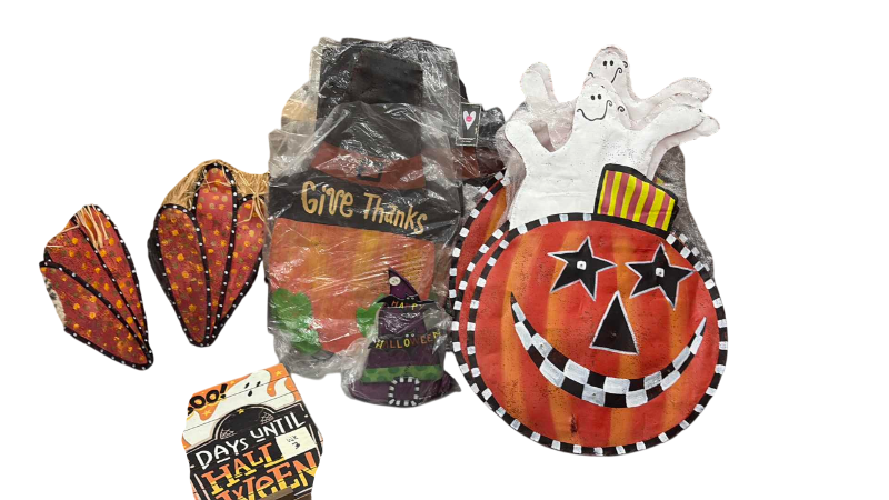 Photo 1 of MISCELLANEOUS HALLOWEEN HOLIDAY DECOR