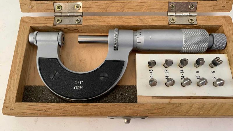 Photo 1 of FOWLER VIS 0-1 SCREW THREAD MICROMETER WITH ANVILS