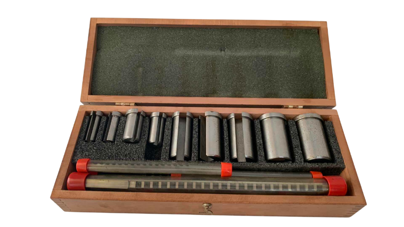 Photo 1 of DUMONT BROACH SET