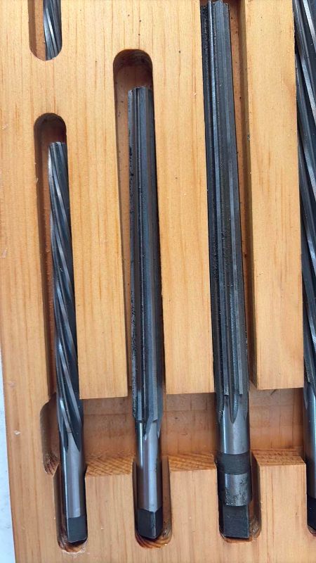 Photo 1 of TRAVERS TOOL 04-091-099 #0 TO #10 SIZE ROUND SHANK WITH SQUARE END SHANK SPIRAL FLUTE TAPER PIN HAND REAMER SET