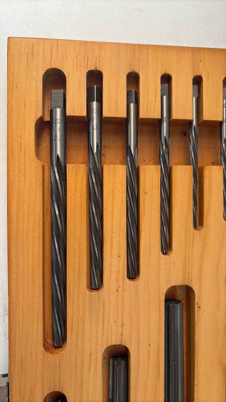 Photo 1 of TRAVERS TOOL 04-091-099 #0 TO #10 SIZE ROUND SHANK WITH SQUARE END SHANK SPIRAL FLUTE TAPER PIN HAND REAMER SET