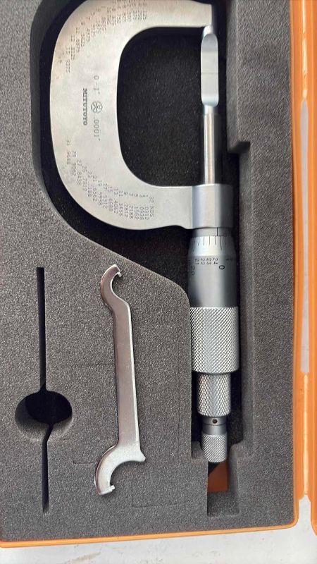 Photo 1 of $139 MITUTOYO NUMBER 122-125 BLADE MICROMETER
