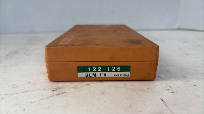 Photo 1 of $139 MITUTOYO NUMBER 122-125 BLADE MICROMETER