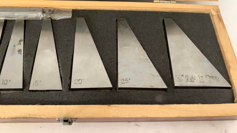 Photo 1 of TOOLS ANGLE GAUGE BLOCK SET WITH CASE