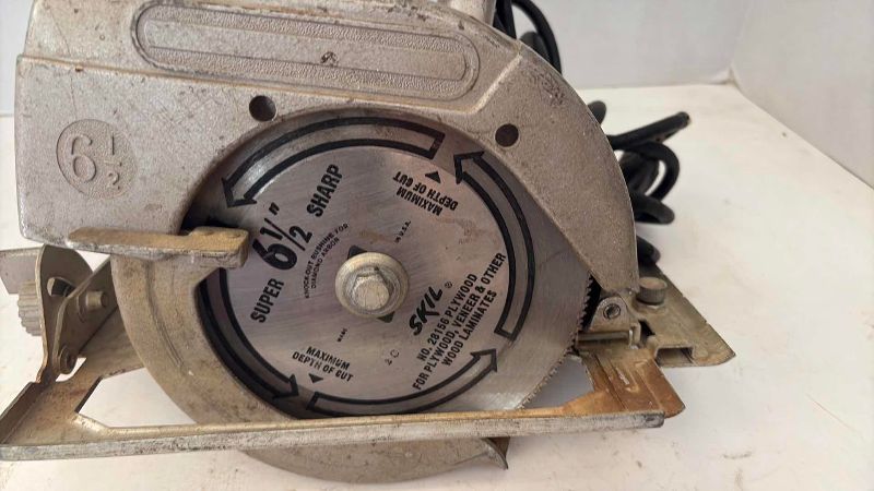 Photo 1 of VINTAGE SKIL CIRCULAR SAW 6 1/2”  WITH A SKIL WOOD BLADE AND STEEL CASE