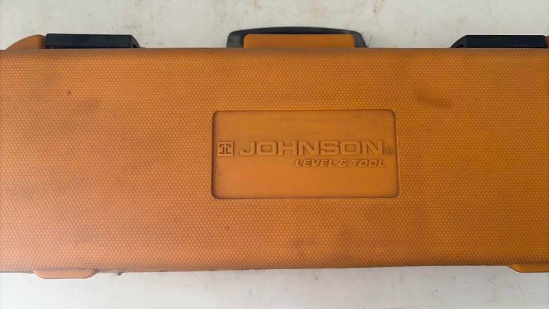 Photo 1 of JOHNSON LASER LEVEL TRIPOD BEAN TOOL KIT #9105