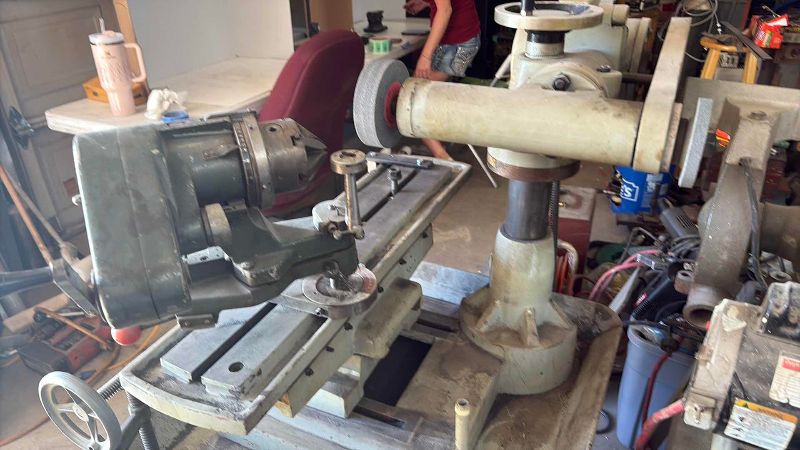 Photo 1 of MILLING AND GRINDER MACHINES