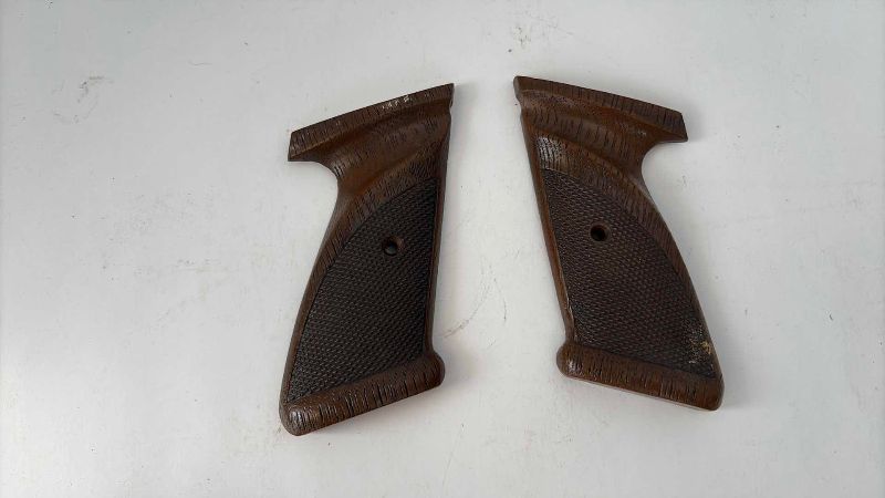 Photo 1 of SMITH&WESSON, CROSMAN PISTOL GRIPS