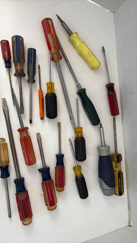 Photo 1 of 28-PCS SCREWDRIVERS