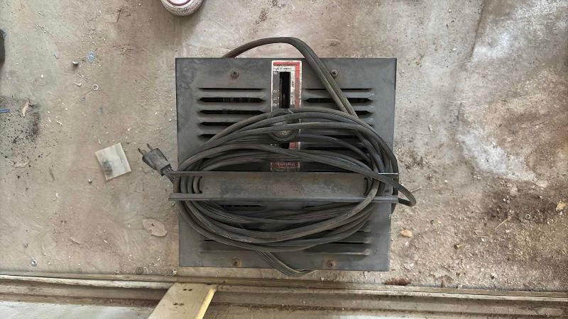 Photo 1 of CRAFTSMAN 115 VOLT VARIABLE AMP SELECTION ARC WELDER/BRAZER