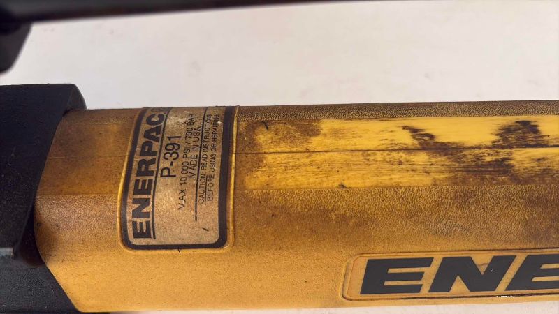 Photo 1 of ENERPAC P-391 HYDRAULIC HAND PUMP