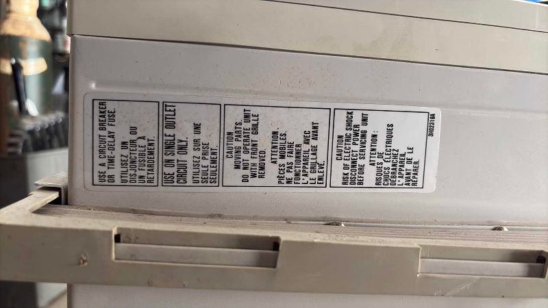 Photo 1 of GOLDSTAR A/C WINDOW UNIT MODEL M8003R