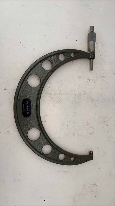 Photo 1 of MITUTOYO OUTSIDE MICROMETER 8-9”