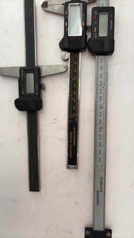 Photo 1 of 3 ELECTRONIC DIGITAL CALIPERS