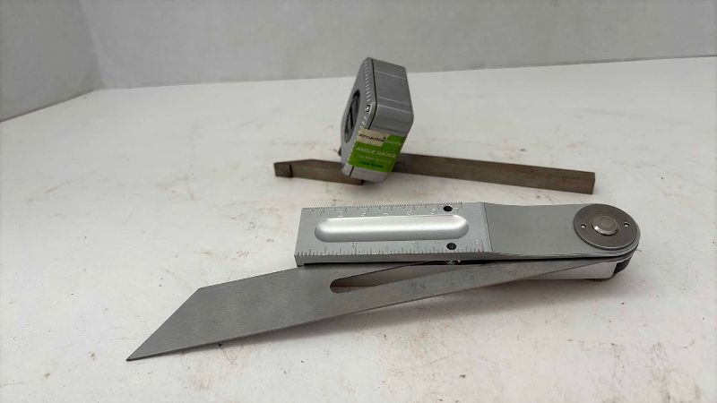 Photo 1 of 2 MACHINIST DIGITAL MEASURING TOOLS