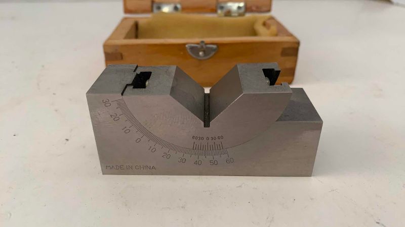 Photo 1 of 1” GRADUATED 0-60 DEGREES ANGLE PLATE