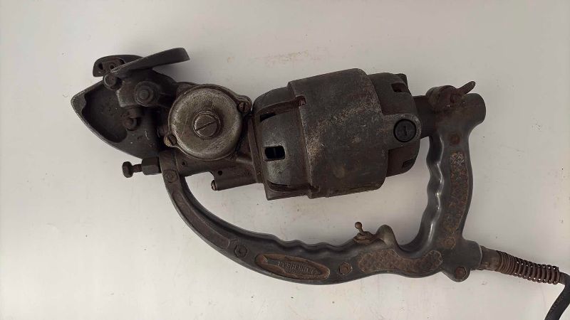 Photo 1 of  VINTAGE STANLEY UNI-SHEAR ELECTRIC SHEET METAL SHEAR CORDED