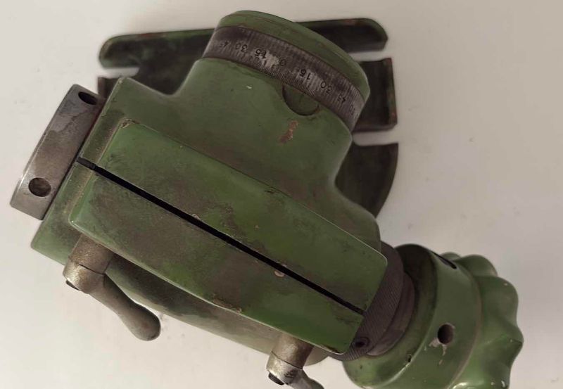 Photo 1 of DIVIDING HEAD