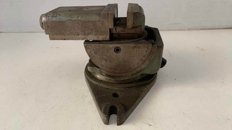 Photo 1 of MACHINE TOOL DRILL PRESS MILLING VISE W/SWIVEL