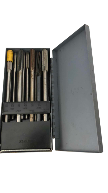 Photo 1 of HUOT STRAIGHT FLUTE CHUCKING REAMERS