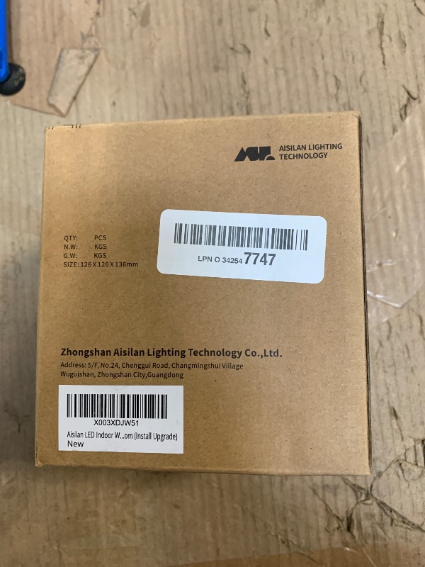 Photo 1 of Aisilan LED Indoor White Ceiling Spot Light 9W Surface Mounted Light Fixture with 360° Pivoting Spotlight, Dimmable Warm White 3000K CRI 97+ for Picture Panting Living Room Bedroom Accent Lighting. 