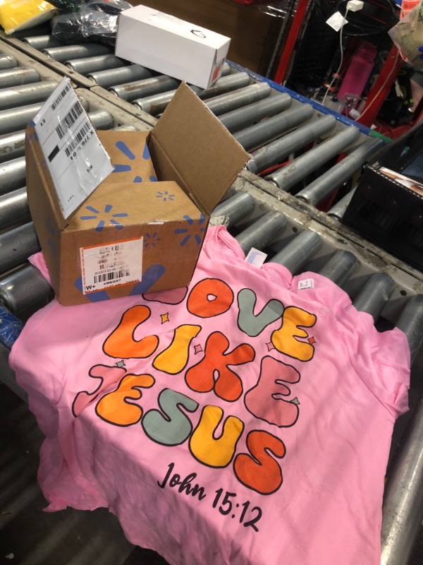 Photo 1 of ** PACK OF 2 , ONE SMALL ONE LARGE
Retro Love Like Jesus Christian-Shirt Youth Teen Girl Women T-Shirt
