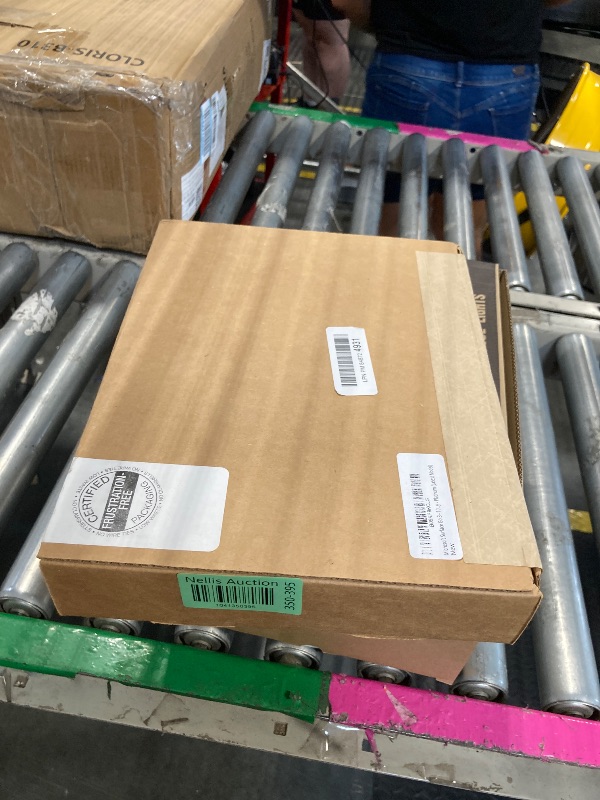 Photo 1 of ** USE FOR PARTS**
Microsoft Surface Go 3 - 10.5" Touchscreen - Intel® Pentium® Gold - 4GB Memory - 64GB eMMC - Device Only - LTE - Platinum (Latest Model)