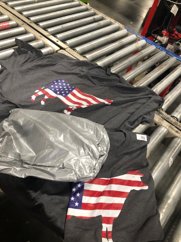 Photo 1 of ** TWO 3XL SHIRTS***
Cow American Flag Shirt Funny 4th of July USA America Women Kids Men T-Shirt
