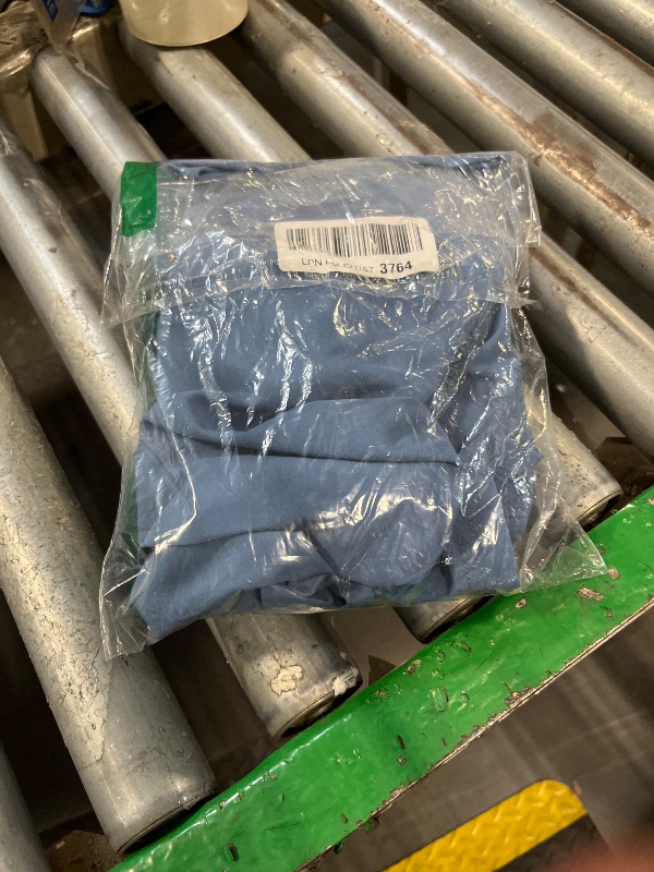 Photo 1 of **USED**Men's Running Shorts with Zipper Pockets 9 Inch Lightweight Quick Dry Gym Athletic Workout Shorts for Men (Blue, 9/XL)