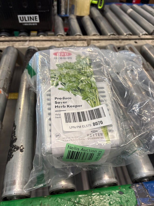 Photo 1 of *Minor Damaged - Check clerk notes*
OXO Good Grips Produce Saver – Herb Keeper