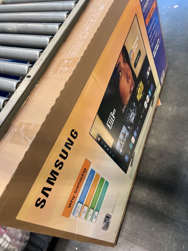 Photo 1 of *** FINAL SALE NO RETURNS *** DAMAGED TV ***Samsung - 55" Class U7900 Series UHD 4K Smart Tizen TV (2025)
