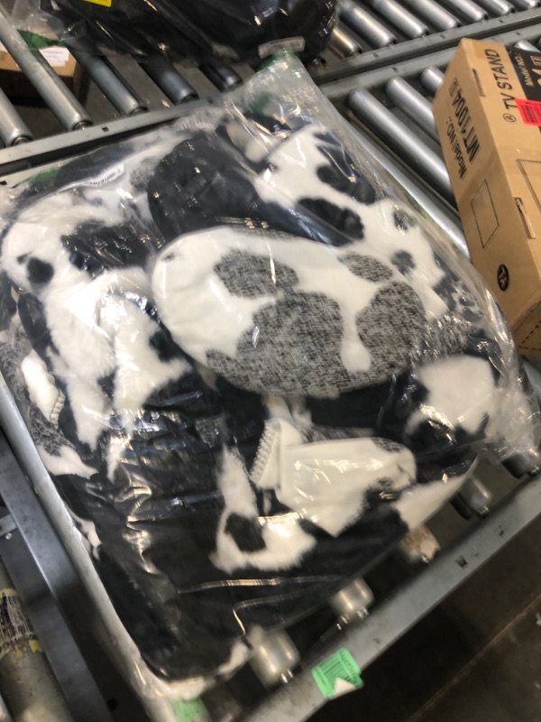 Photo 1 of ***Missing pieces***
Plush Cow Print Car Accessories Full Sets Warm Cow Print Car Seat Covers Winter Christmas Car Seat Cover Rubber Steering Wheel Cover Armrest Pad Cover Seat Belt Pads Wrist Holder Keychain (Plush). 