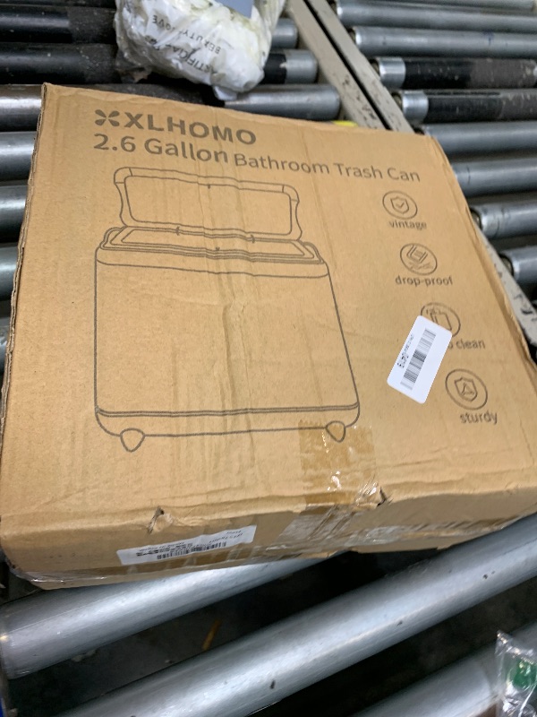 Photo 1 of **ERROR WITH TRASH CAN** XLHOMO 2.6 Gallon Bathroom Trash Can, White 