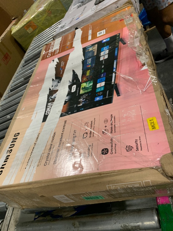 Photo 1 of ** Only parts ** Samsung 43-Inch Class DU7200 4K (2160p) Smart TizenTV WiFi | Motion Xcelerator | Q-Symphony | Works with Bixby/Alexa/Google Assistant UN43DU7200DXZA (Renewed)