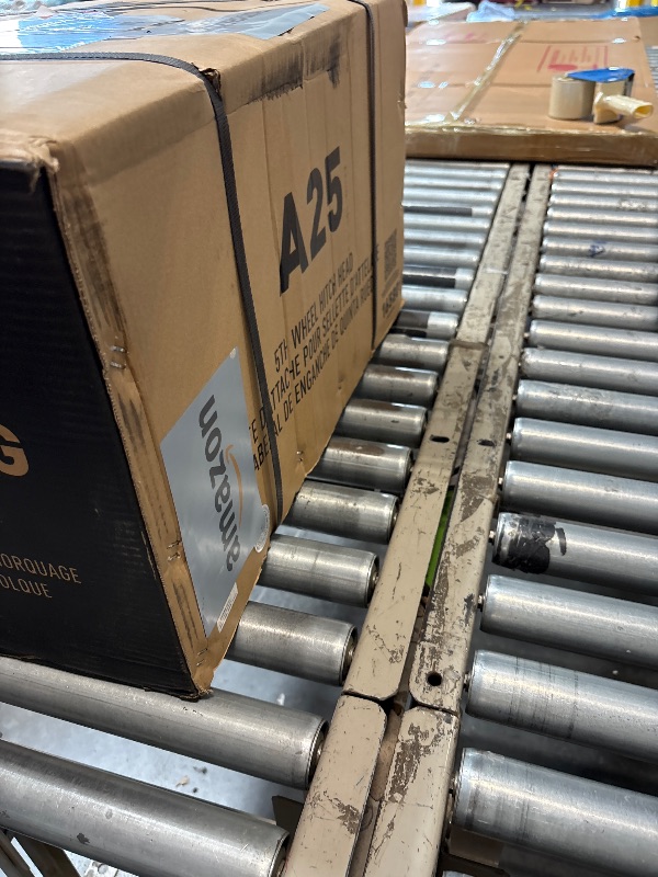 Photo 1 of **FACTORY SEALED AS SHOWN IN PHOTOS**
CURT 16093 A25 5th Wheel Hitch, 25,000 lbs, Select Chevrolet Silverado, GMC Sierra 2500, 3500 HD, 8-Foot Bed Puck System