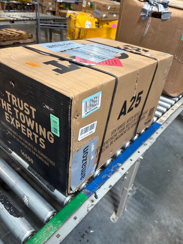 Photo 1 of **FACTORY SEALED AS SHOWN IN PHOTOS**
CURT 16093 A25 5th Wheel Hitch, 25,000 lbs, Select Chevrolet Silverado, GMC Sierra 2500, 3500 HD, 8-Foot Bed Puck System