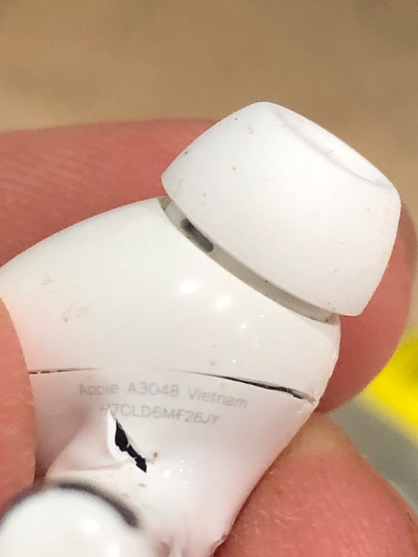 Photo 1 of *****LEFT EARBUD IS DAMAGED********

Apple AirPods Pro (2nd Generation) Wireless Ear Buds with USB-C Charging, Up to 2X More Active Noise Cancelling Bluetooth Headphones, Transparency Mode, Adaptive Audio, Personalized Spatial Audio