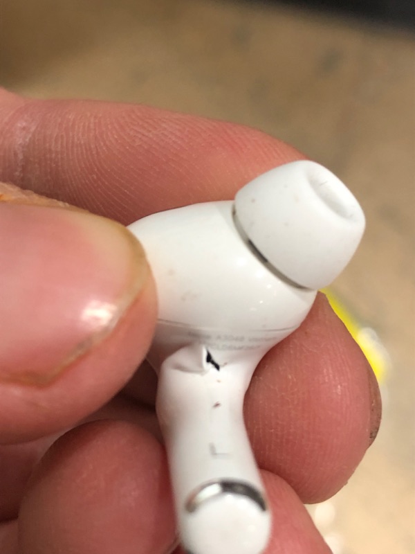 Photo 1 of *****LEFT EARBUD IS DAMAGED********

Apple AirPods Pro (2nd Generation) Wireless Ear Buds with USB-C Charging, Up to 2X More Active Noise Cancelling Bluetooth Headphones, Transparency Mode, Adaptive Audio, Personalized Spatial Audio