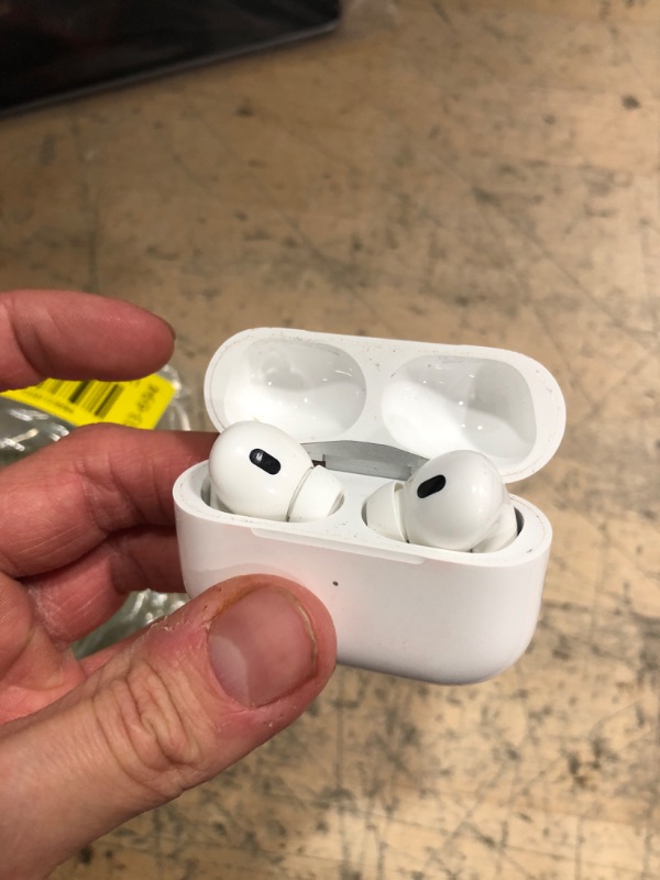 Photo 1 of *****LEFT EARBUD IS DAMAGED********

Apple AirPods Pro (2nd Generation) Wireless Ear Buds with USB-C Charging, Up to 2X More Active Noise Cancelling Bluetooth Headphones, Transparency Mode, Adaptive Audio, Personalized Spatial Audio