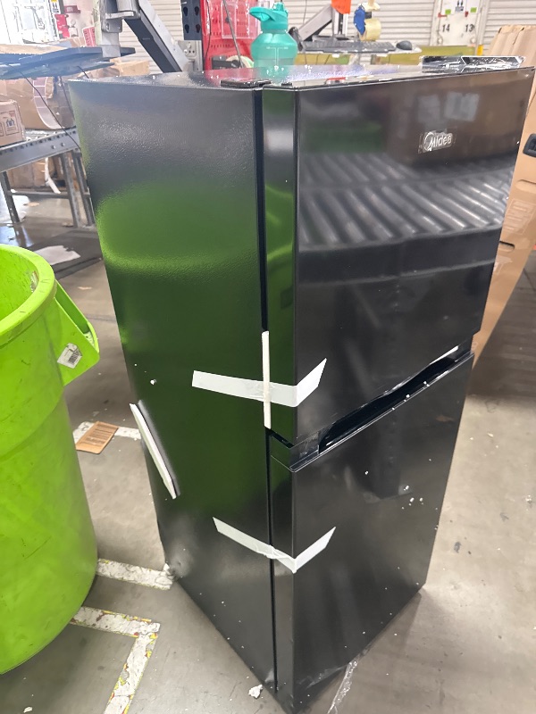 Photo 1 of *POWERS ON* Midea MERM45S3ABB 4.5 Cu Ft Double Door Refrigerator Black, Cubic feet