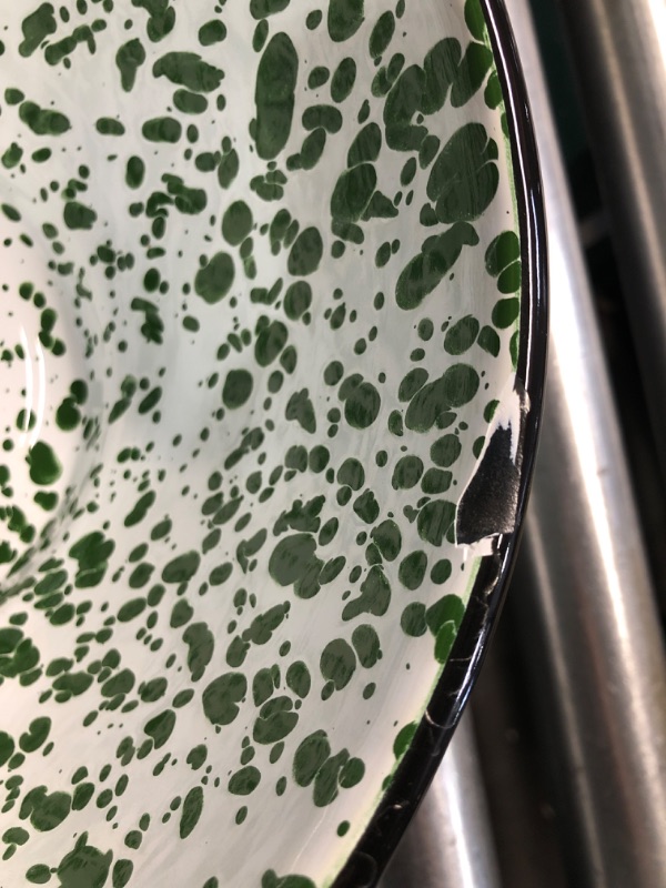 Photo 4 of ***(MINOR DAMAGE/ SEE NOTES)***
Red Co. Set of 2 Enamelware Metal Large Classic 4 quart Round Salad Serving Bowl, Dark Green Marble/Black Rim - Splatter Design