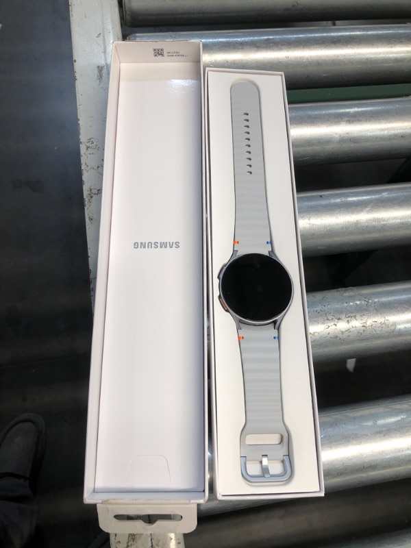 Photo 1 of ** SEE NOTES ** Samsung Galaxy Watch 7 44mm LTE AI Smartwatch w/Energy Score, Wellness Tips, Heart Rate Tracking, Sleep Monitor, Fitness Tracker, 2024, Silver [US Version, 1Yr Manufacturer Warranty]