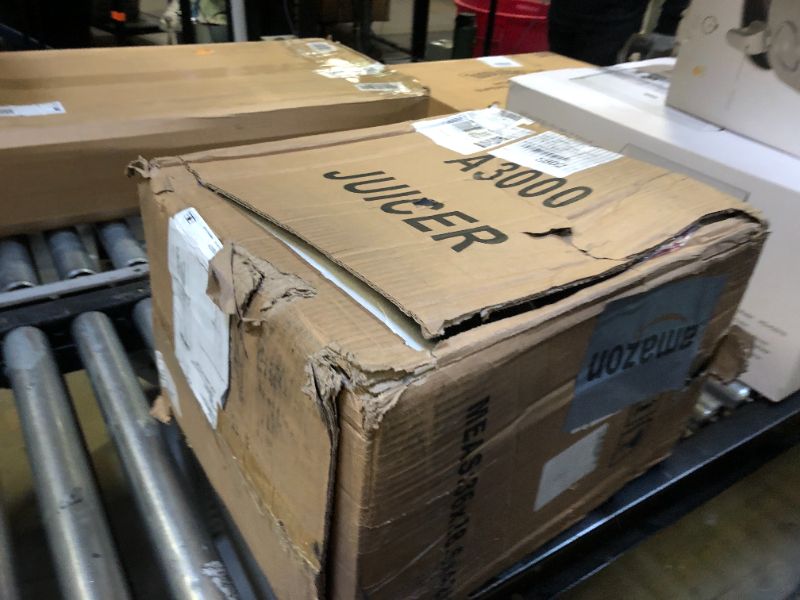 Photo 1 of WF-A3000 Juicer Machine, Fruit and Vegetables Juice Maker, Commercial Juice Extractor Stainless Steel Heavy Duty 110V 370W