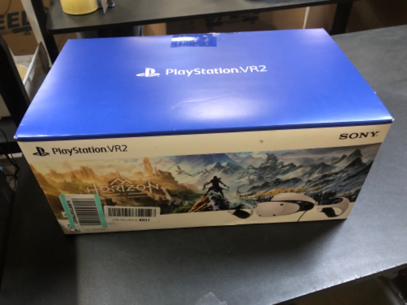 Photo 3 of PlayStation VR2 Horizon Call of The Mountain™ Bundle (PSVR2)