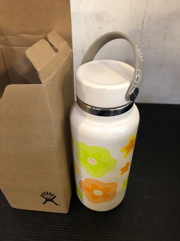 Photo 1 of Hydro Flask 32 Oz Wide Flex Cap Happy Days Le