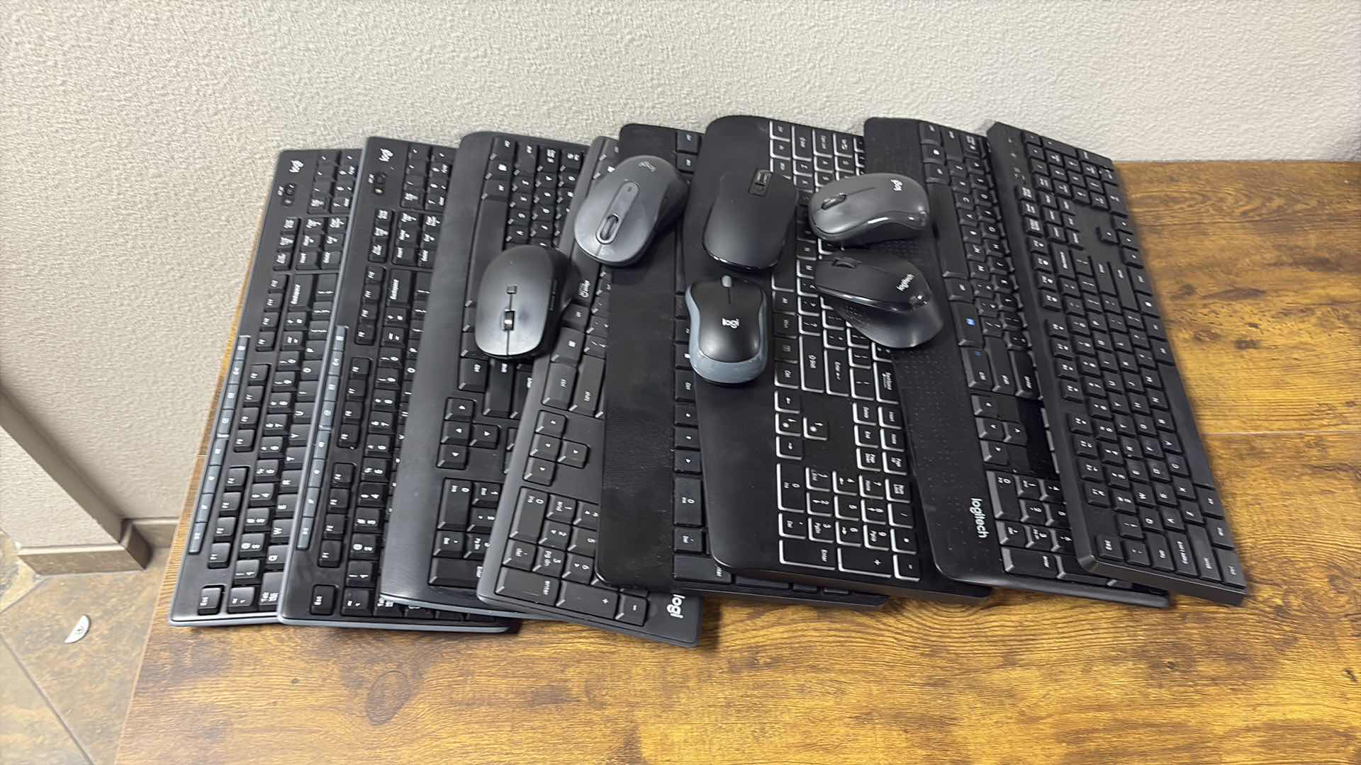 Photo 1 of USB KEYBOARDS AND MOUSES MISSING USB PLUG
