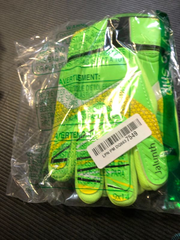 Photo 1 of Jalunth Kids Youth Soccer Goalkeeper Goalie Gloves Boys Girls Goal Keeper Field Player Glove Ages 9-10 Years Old Anti-Slip Latex Palm Soft Pu Hand Back Size 7 Green