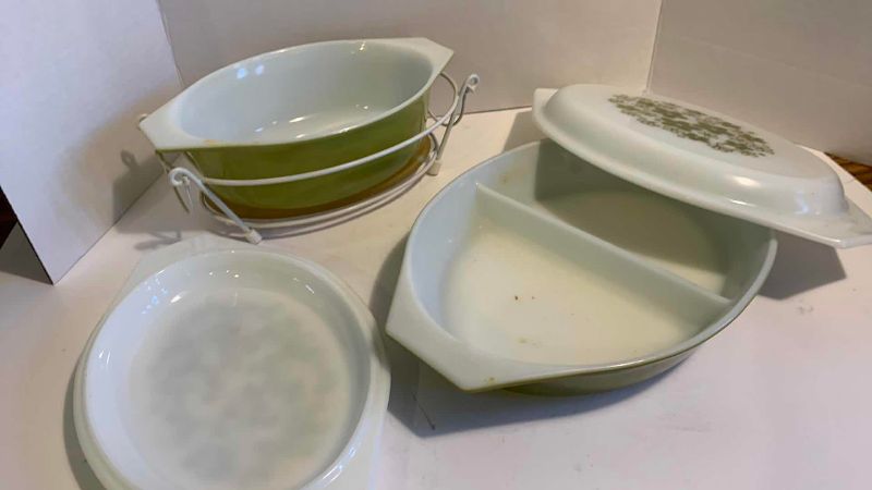 Photo 1 of 2 VINTAGE PIECES OF CORELLE CORNING CASSEROLE SERVING TRAYS