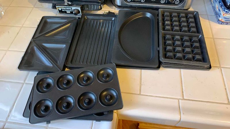 Photo 1 of 4 SLOT TOASTER AND BLACK AND DECKER WAFFLE GRILL MACHINE WITH EXTRA PLATES